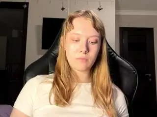 Juliannweinraub  live sex cam