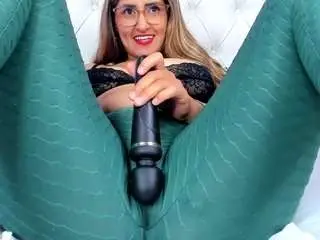 Lady-30  live sex cam