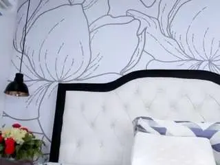 Lady-30  live sex cam