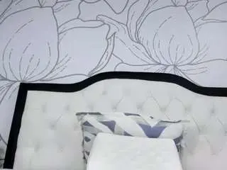 Lady-30  live sex cam