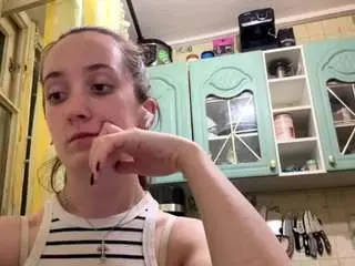 Claritamccrain  live sex cam