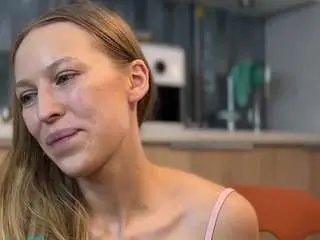 Honeypeony  live sex cam