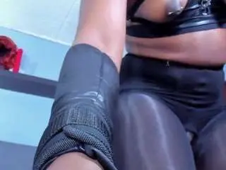 Coco-kiiss  live sex cam