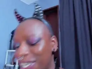 Coco-kiiss  live sex cam