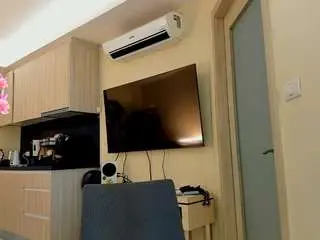 Evelyne-xx  live sex cam