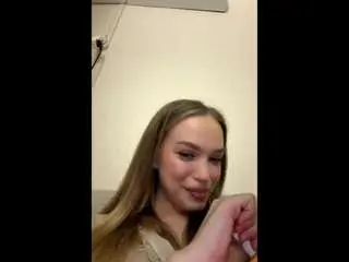 Tiaraberas  live sex cam