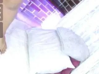 Gatusexbianca  live sex cam