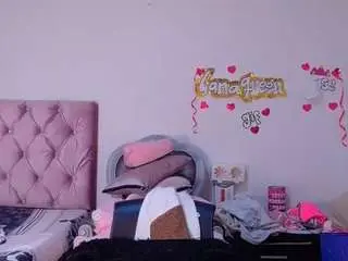 Lanaqueen69  live sex cam