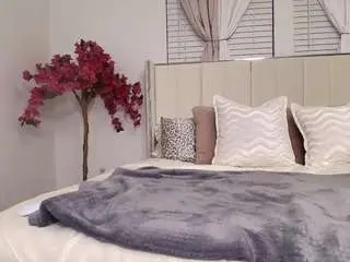 Parisloveee03  live sex cam
