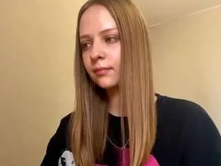 Tuyetdeliz  live sex cam