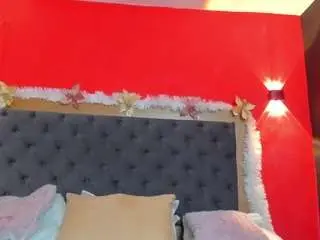 Yayahilton  live sex cam