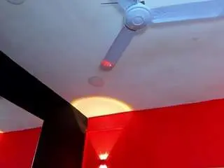 Yayahilton  live sex cam