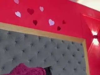 Yayahilton  live sex cam