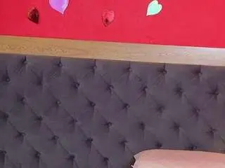Yayahilton  live sex cam