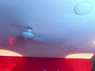 Yayahilton  live sex cam