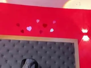 Yayahilton  live sex cam