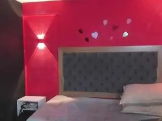 Yayahilton  live sex cam