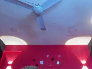 Yayahilton  live sex cam