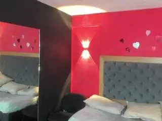 Yayahilton  live sex cam
