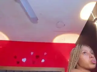 Yayahilton  live sex cam