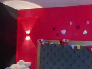 Yayahilton  live sex cam