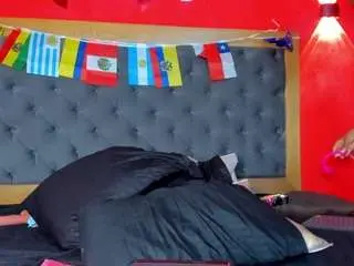 Yayahilton  live sex cam