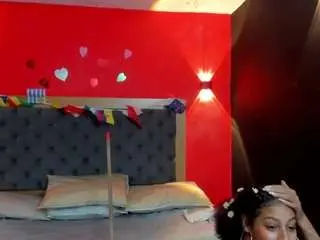 Yayahilton  live sex cam