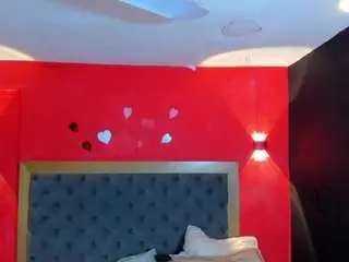 Yayahilton  live sex cam