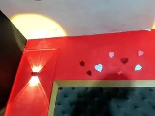 Yayahilton  live sex cam
