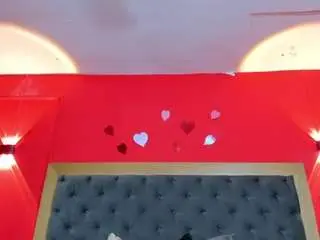 Yayahilton  live sex cam