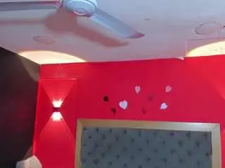 Yayahilton  live sex cam