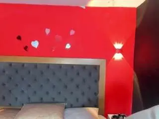 Yayahilton  live sex cam