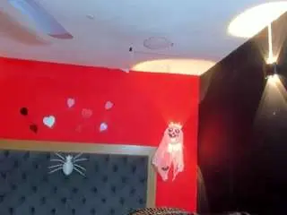 Yayahilton  live sex cam