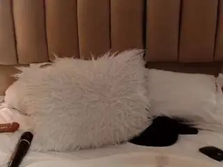 Xyomara-wild  live sex cam