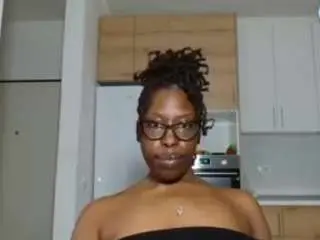 Yourmadamindigo  live sex cam