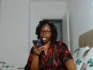 Yourmadamindigo  live sex cam