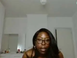 Yourmadamindigo  live sex cam
