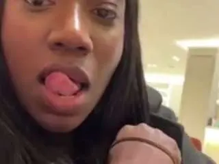 Ellenwaris  live sex cam