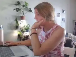Amorous-sunflower  live sex cam