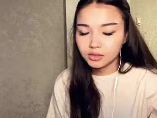 Caroleephilogene  live sex cam