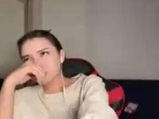 Caroleephilogene  live sex cam