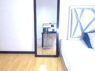 Goldenn-ass1  live sex cam