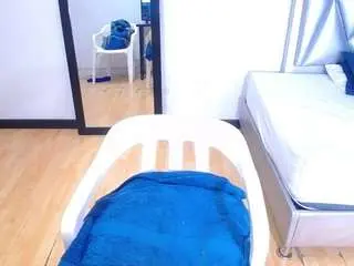 Goldenn-ass1  live sex cam