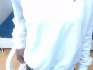 Goldenn-ass1  live sex cam