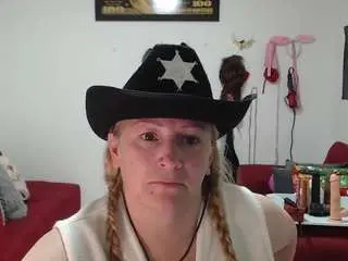 Emperatrizmessy  live sex cam