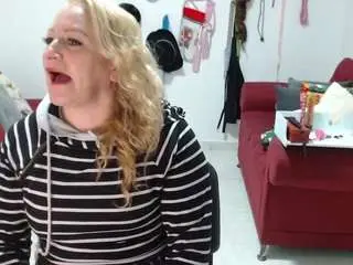 Emperatrizmessy  live sex cam