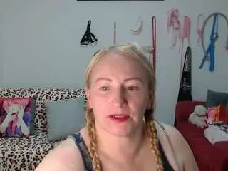 Emperatrizmessy  live sex cam