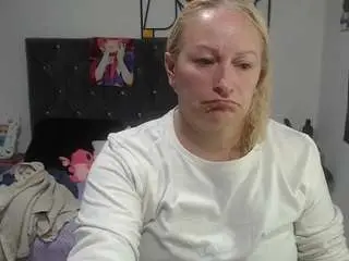 Emperatrizmessy  live sex cam