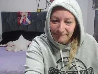 Emperatrizmessy  live sex cam