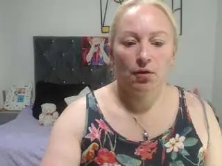 Emperatrizmessy  live sex cam